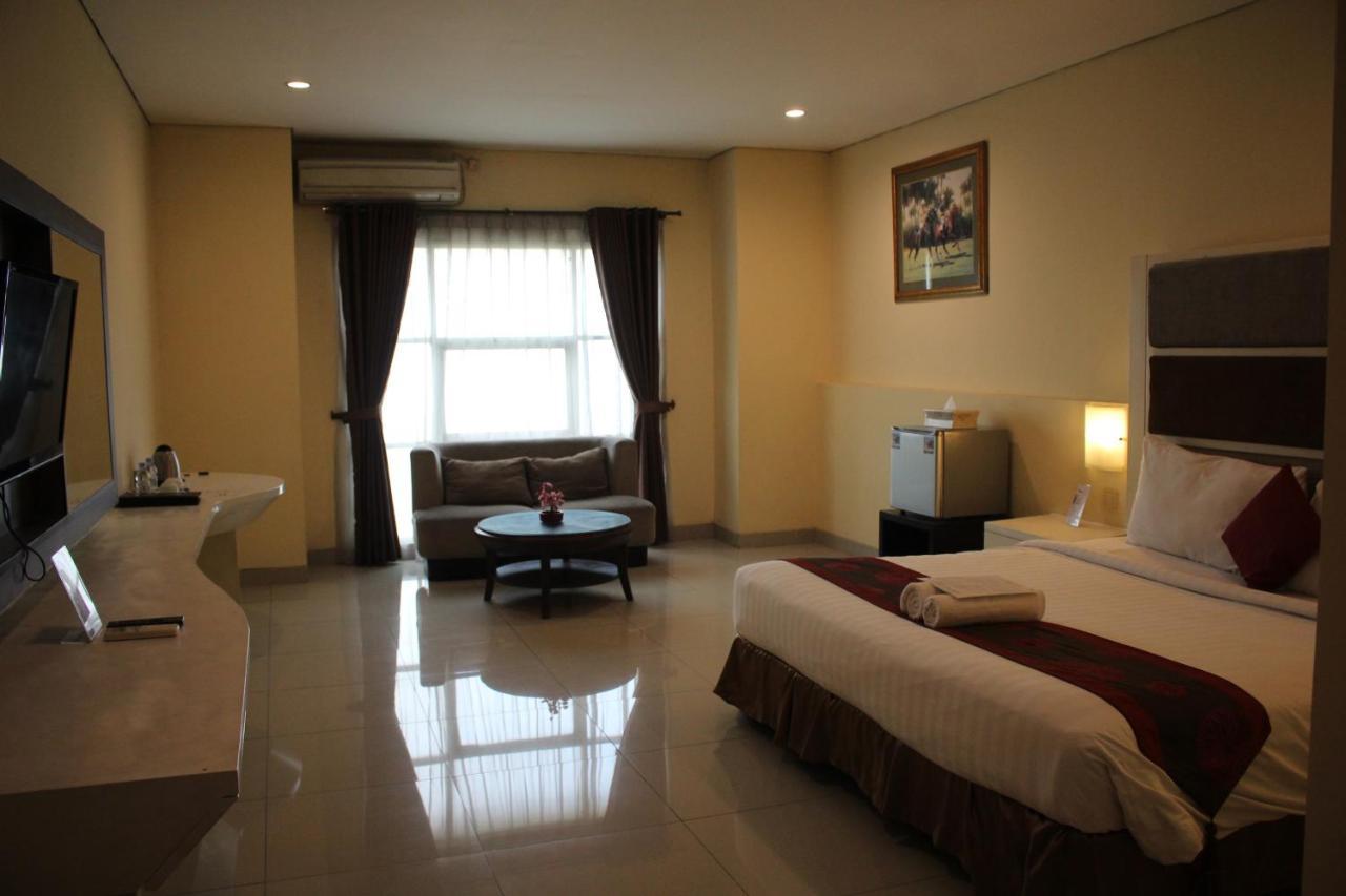 Отель President Executive Club Чикаранг Экстерьер фото